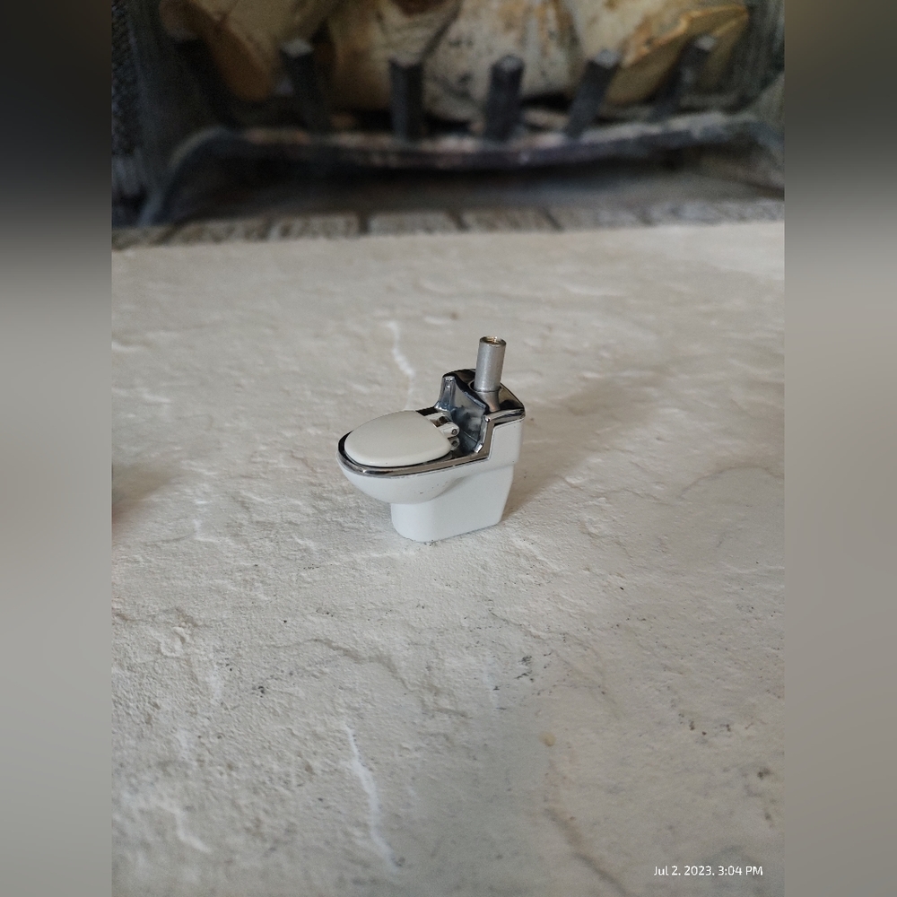 Toilet 🚽p.i.p.e. - White/Silver